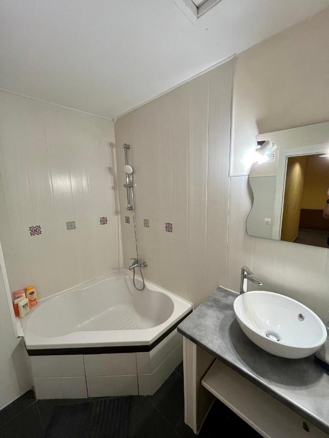 Appartement 2 Chambres - Lits King Size - Wifi - Baignoire Le Puy-en-Velay エクステリア 写真
